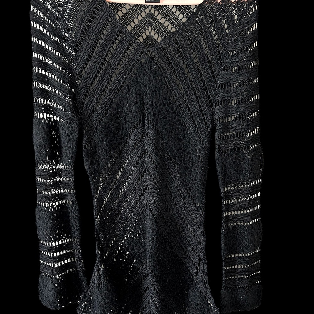 ii SISTERS Women’s black crochet pullover Sweater